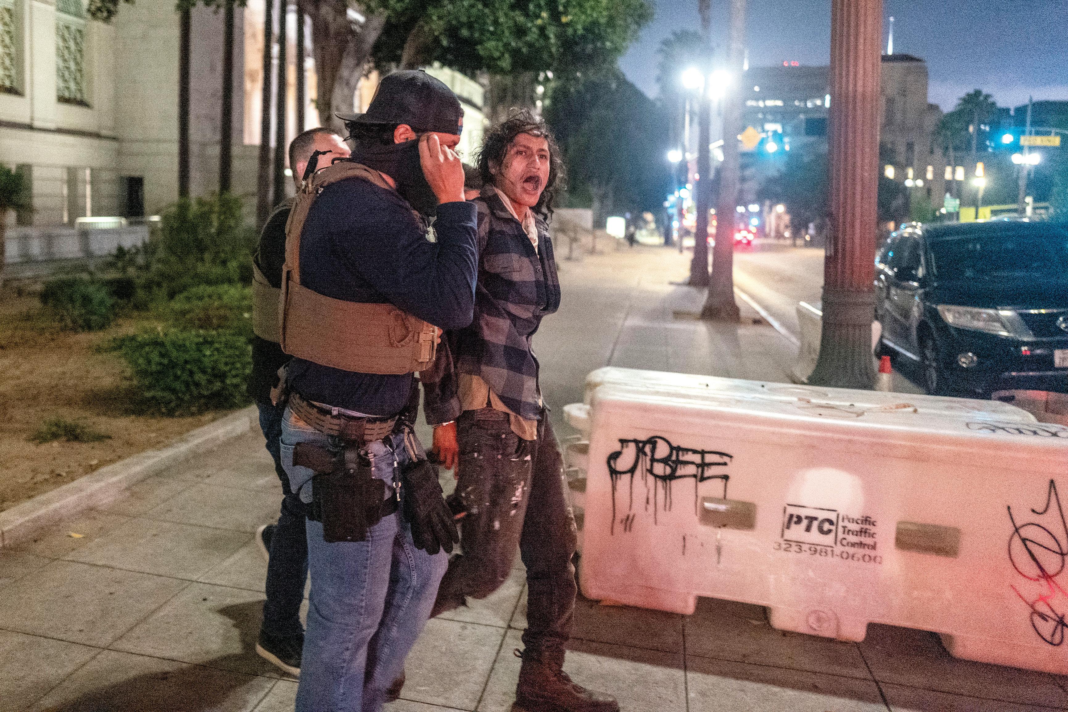 Mass arrests in LA as police enforce nighttime curfew