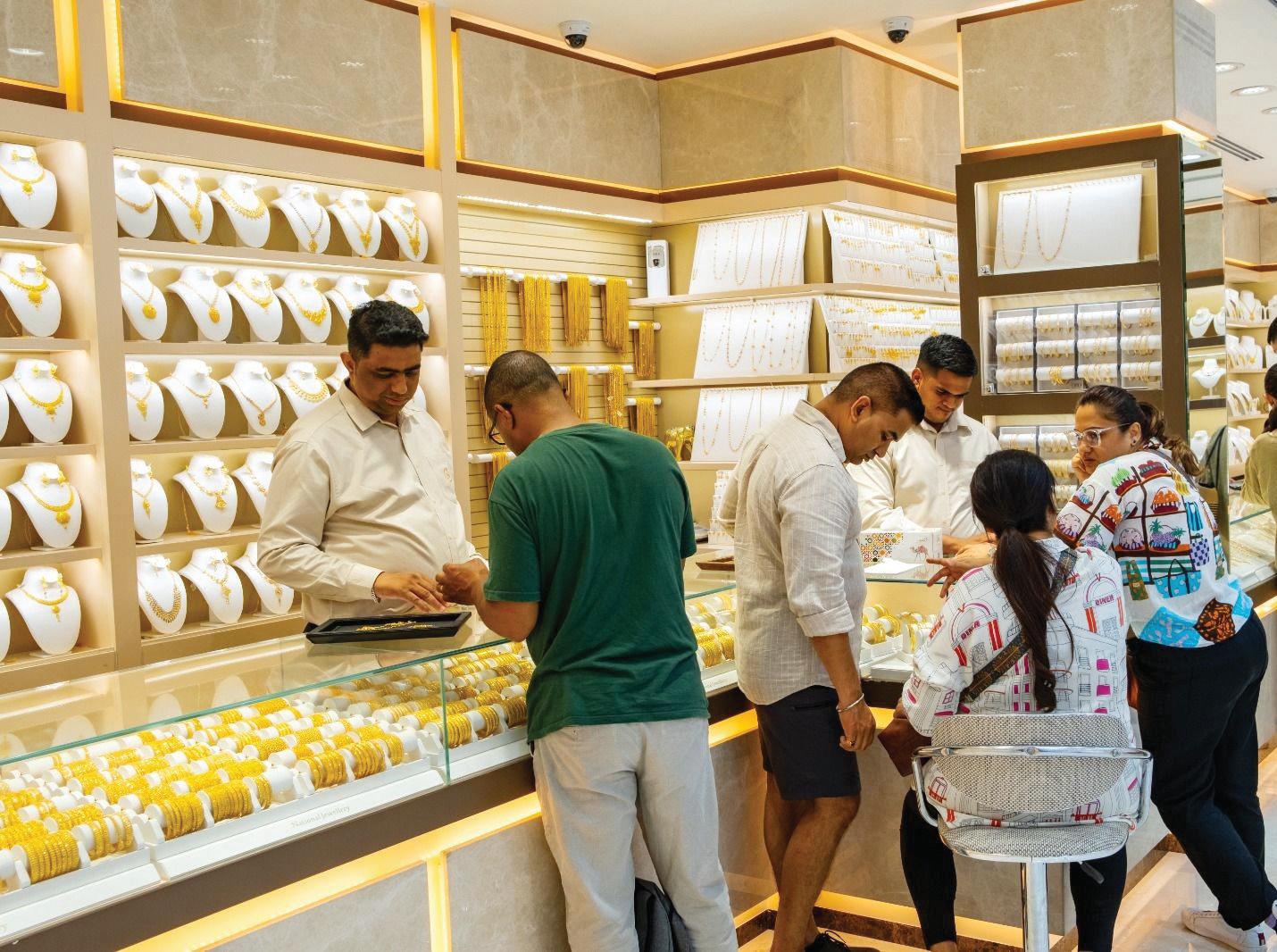 Expert tips for shoppers to save big while buying gold jewellery