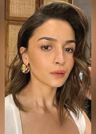 Alia's former assistant arrested for theft