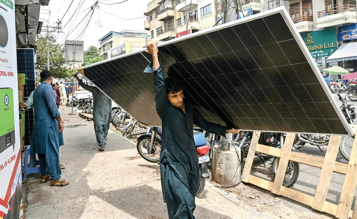Pakistan’s quiet solar rush puts pressure on national grid
