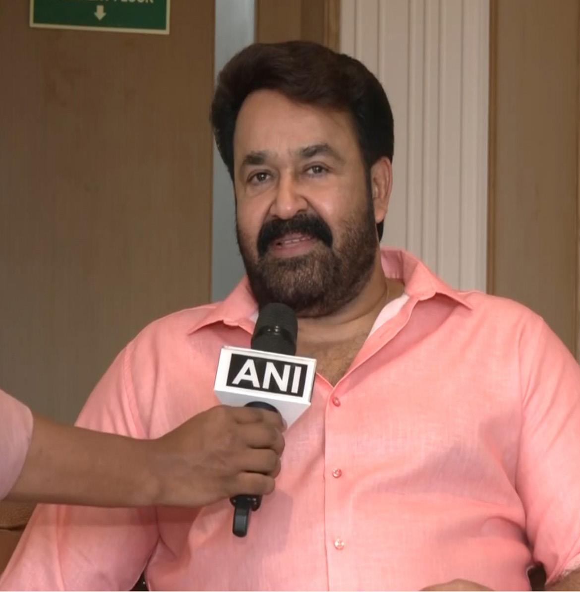 Mohanlal dedicates Dadasaheb Phalke award to Malayalam cinema