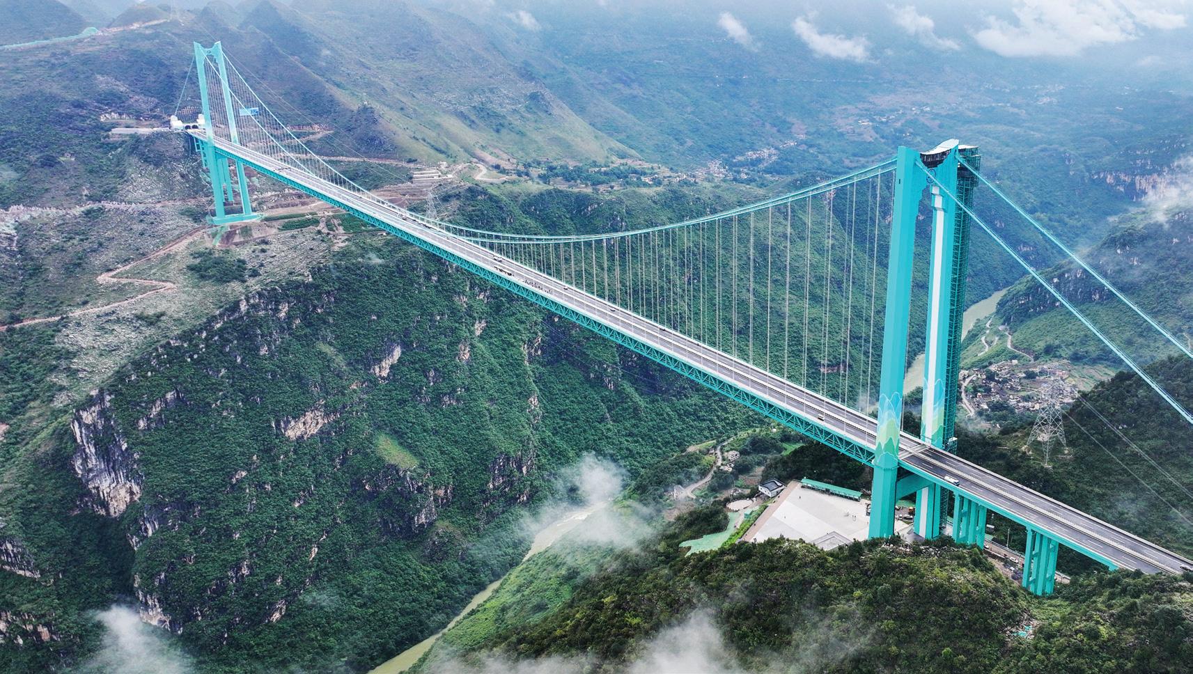 World's highest bridge opens to traffic in China