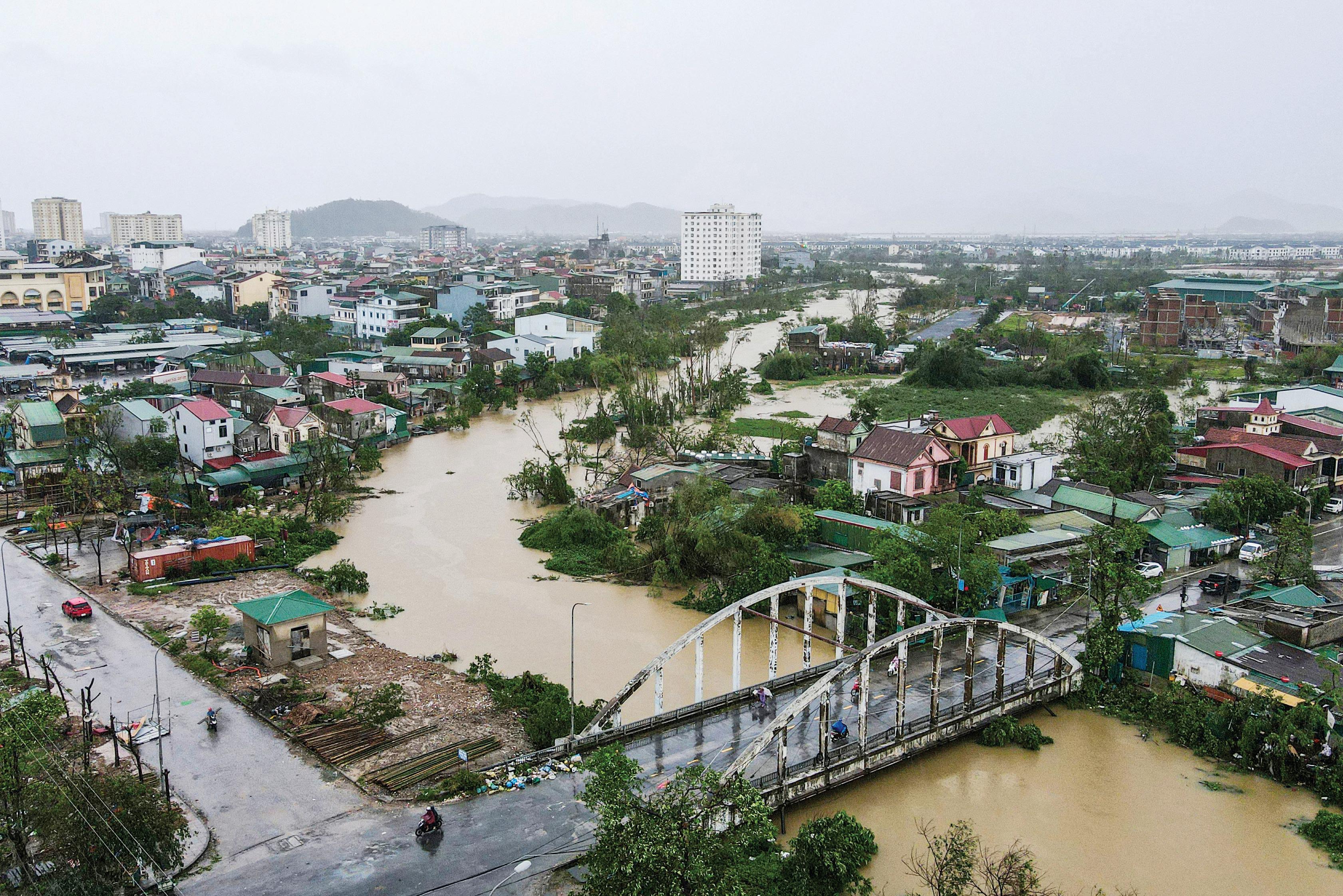 Typhoon Bualoi inflicts death, lasting floods on Vietnam