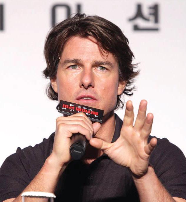 Cruise was embarrassed by her pregnancy, says Moore