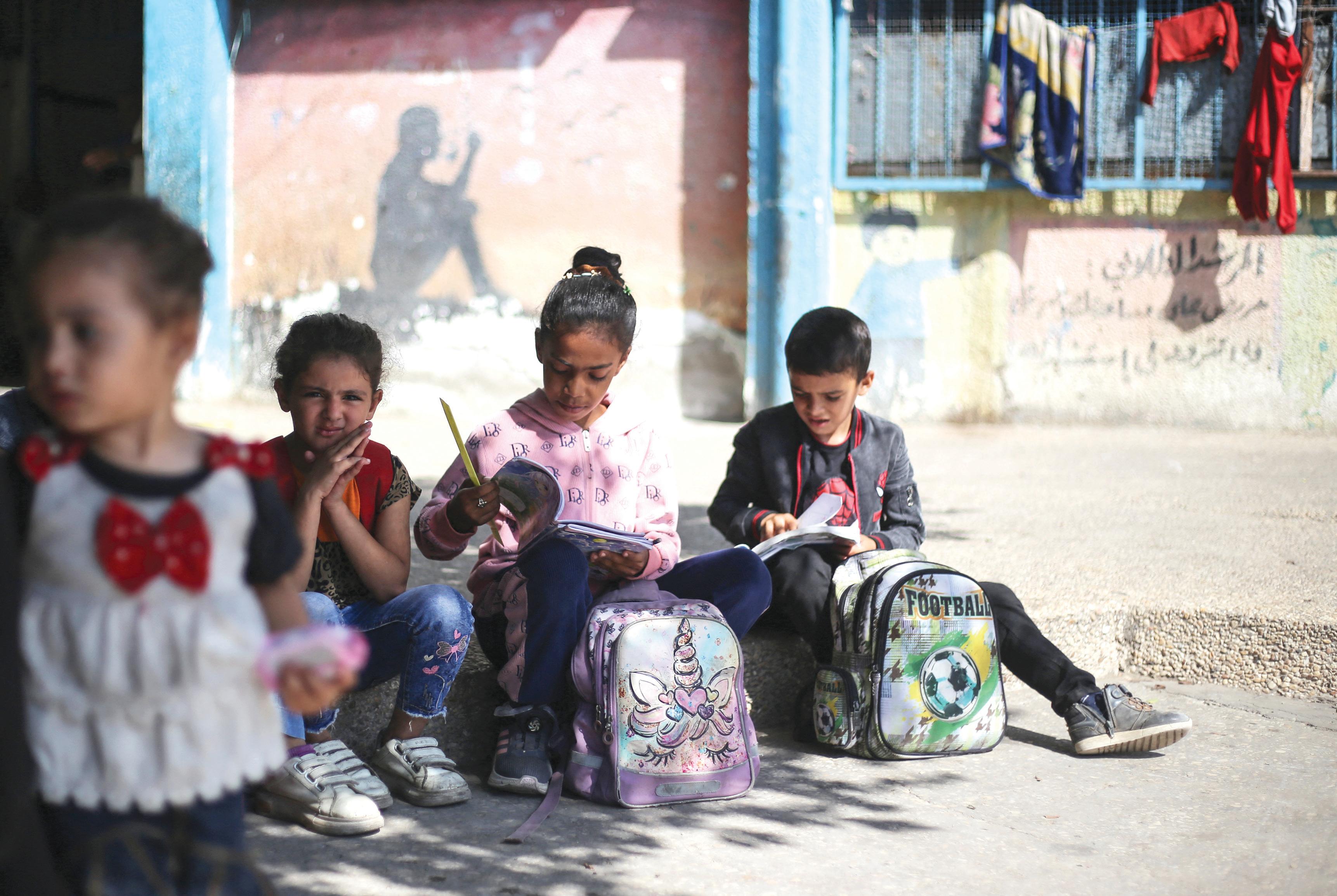 Gaza children gradually return to school after two years of war