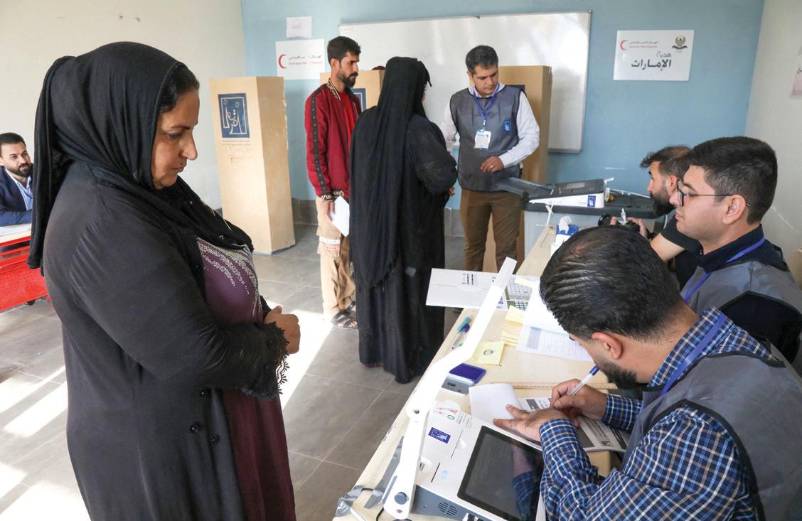 Iraqi forces and displaced people vote early ahead of election