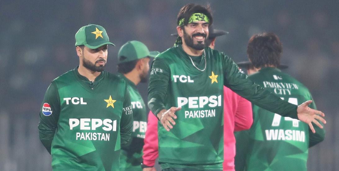 Hat trick for Tariq as Pakistan reach final