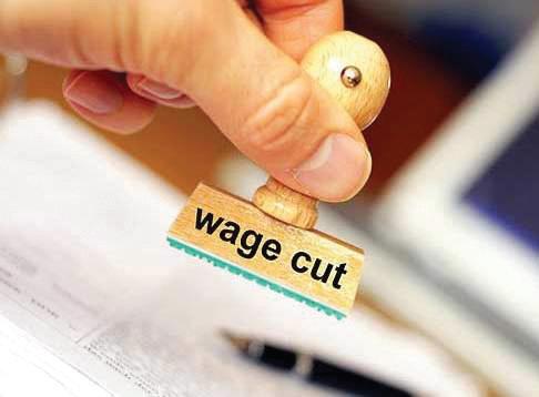 Can employer deduct salary of employee for being late to work?