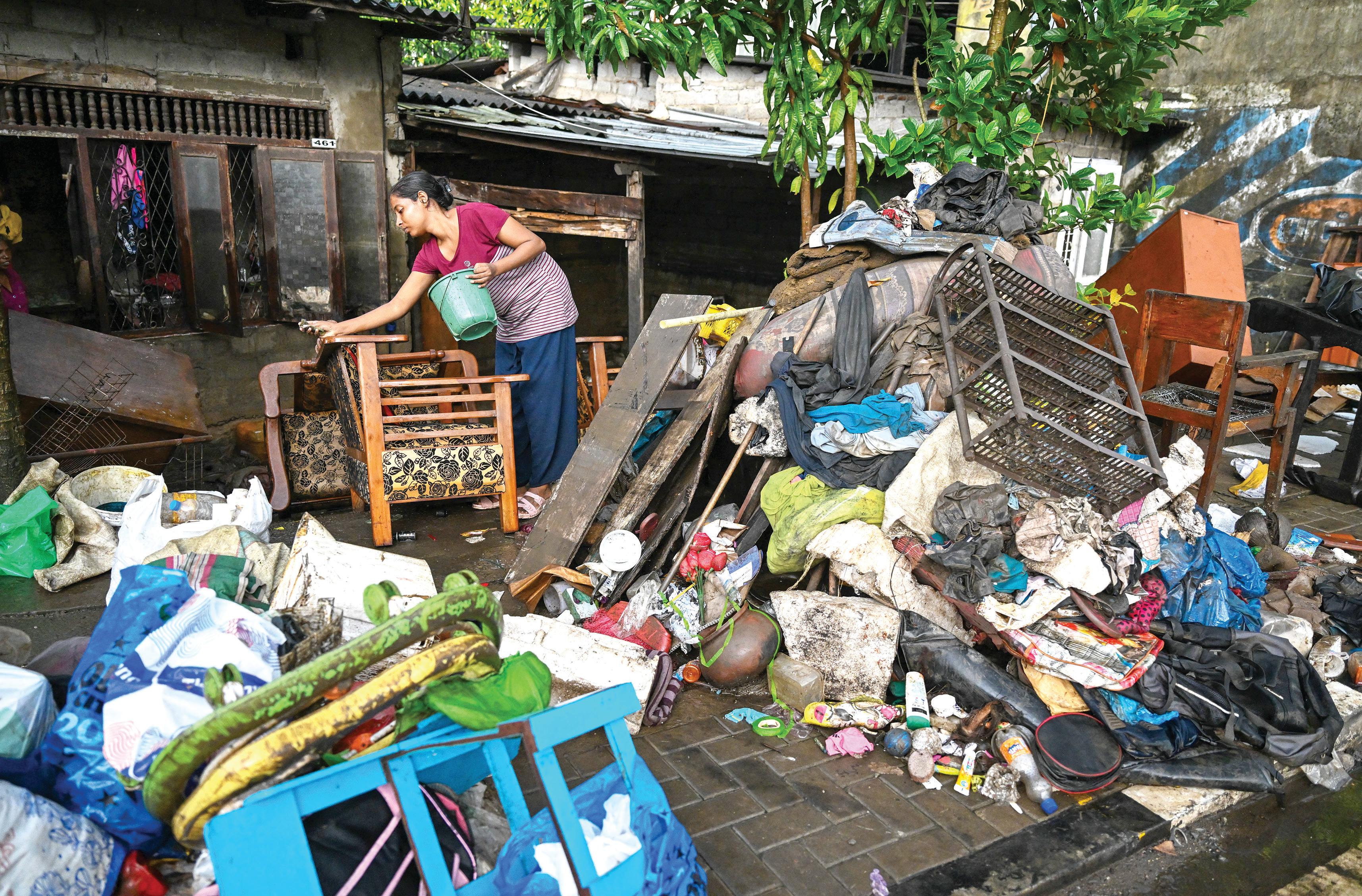 Sri Lanka issues fresh landslide warnings as cyclone toll hits 618