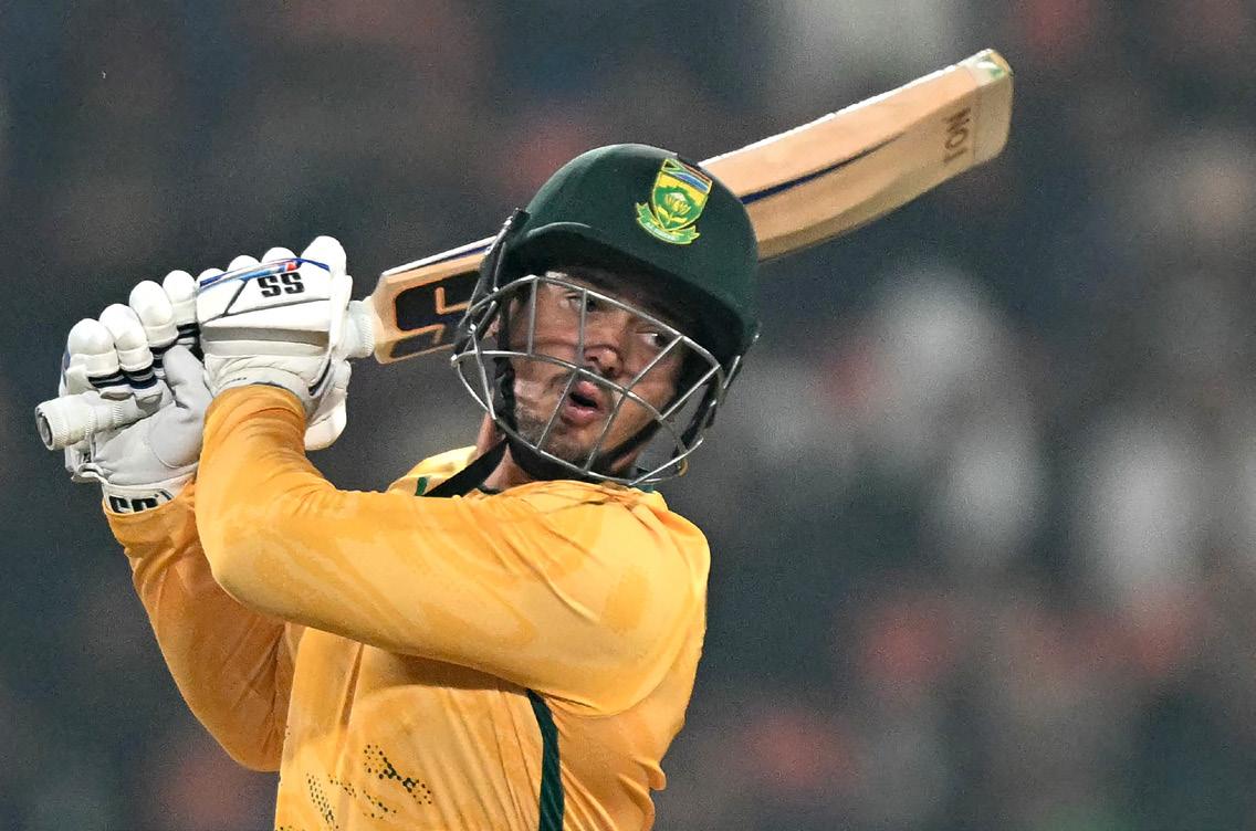 De Kock stars as SA win second T20I