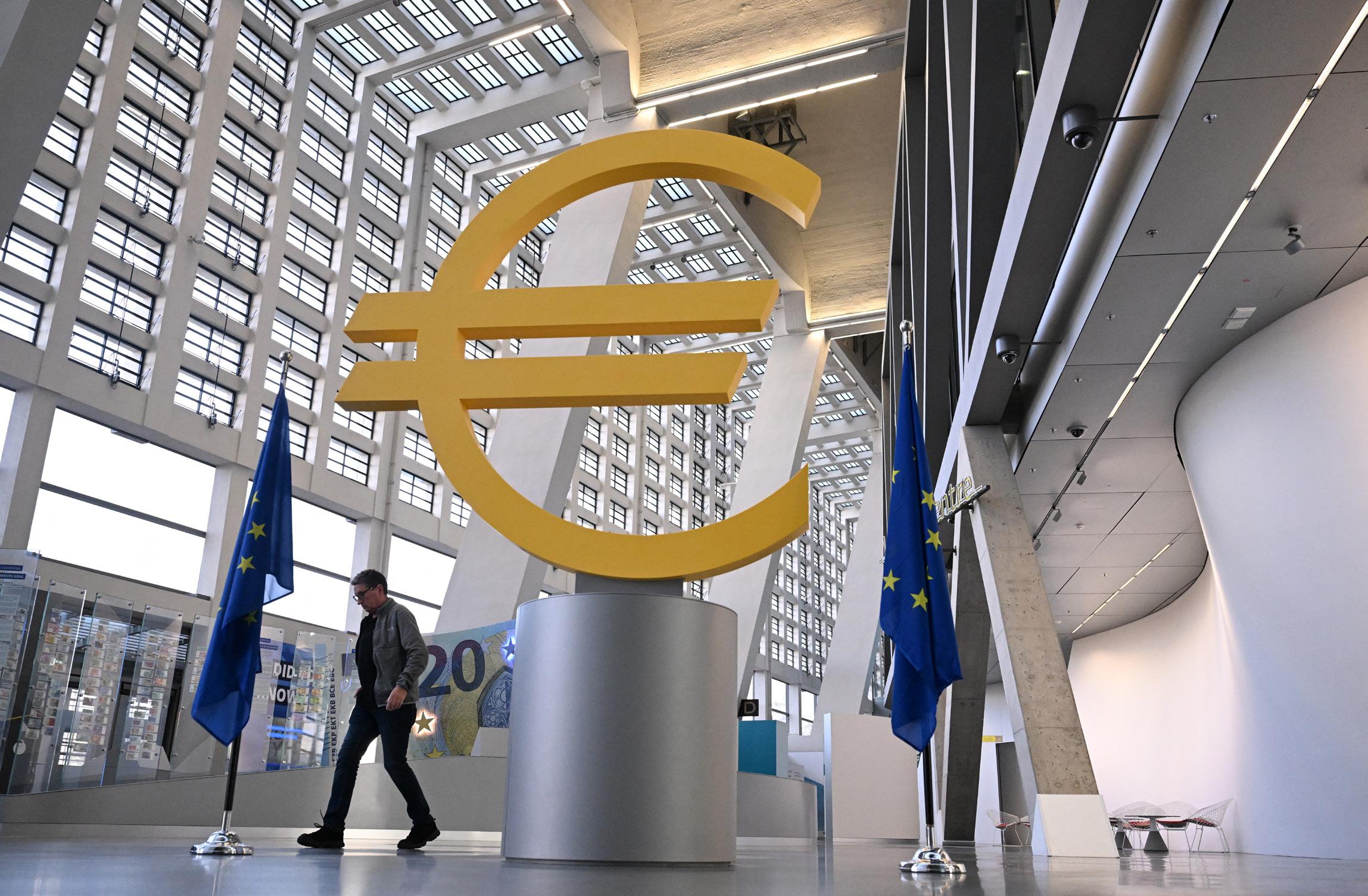 Central banks deliver biggest easing push in over a decade