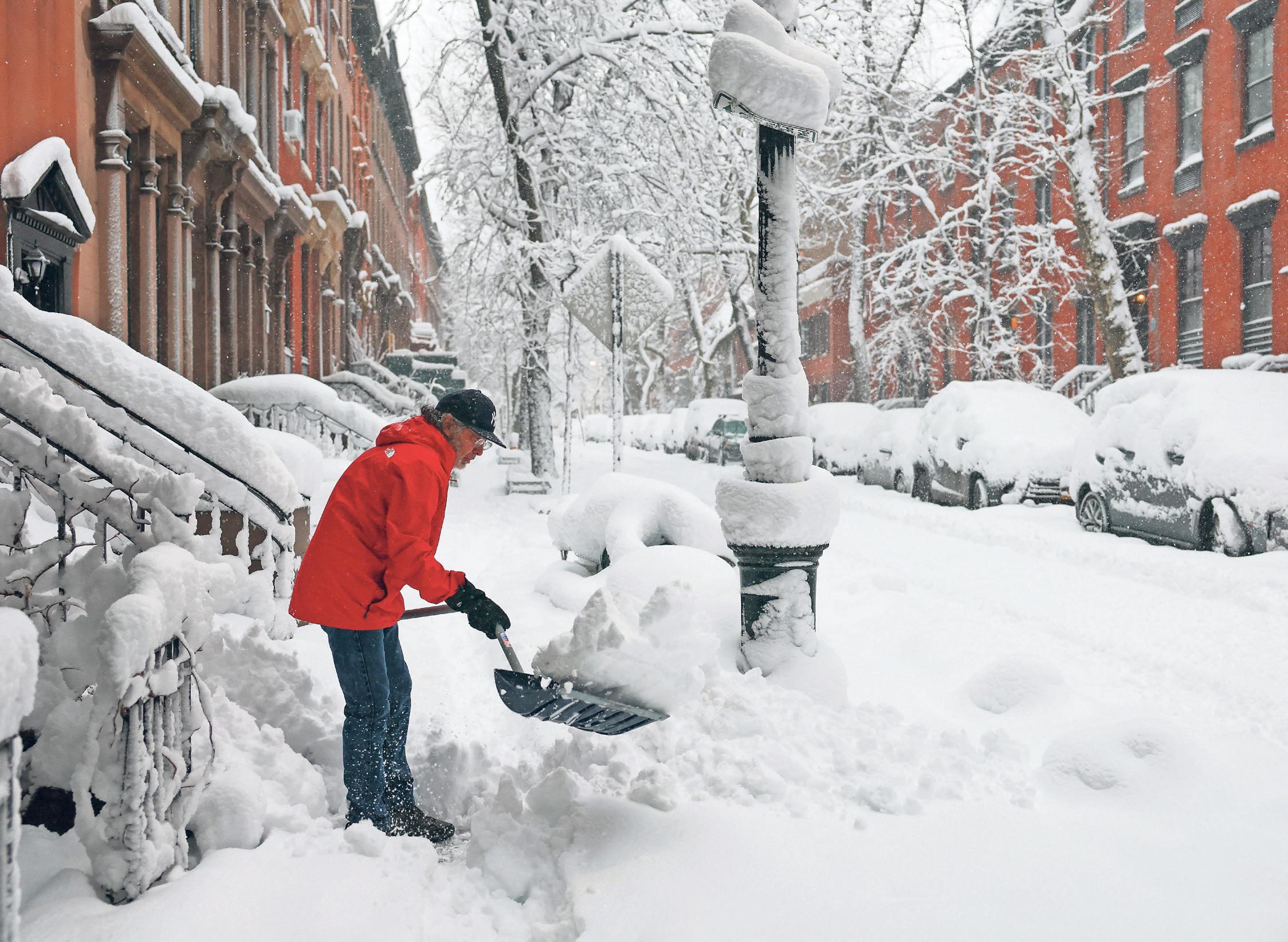 Winter storm forces state of emergency in NYC
