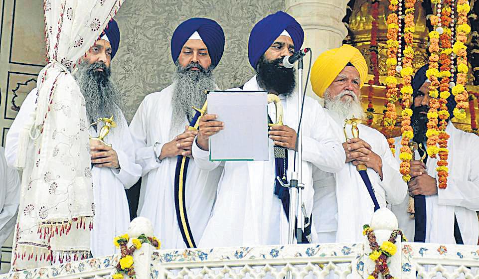 Patna Sahib edict on Sukhbir raises hackles of Akal Takht