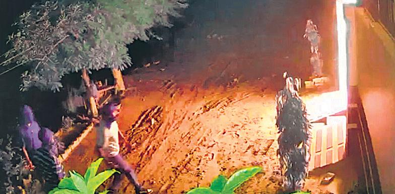 Miscreants hurl five petrol bombs at house in Adampur