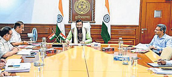 Act tough against ransom, extortion accused, Haryana CM tells police