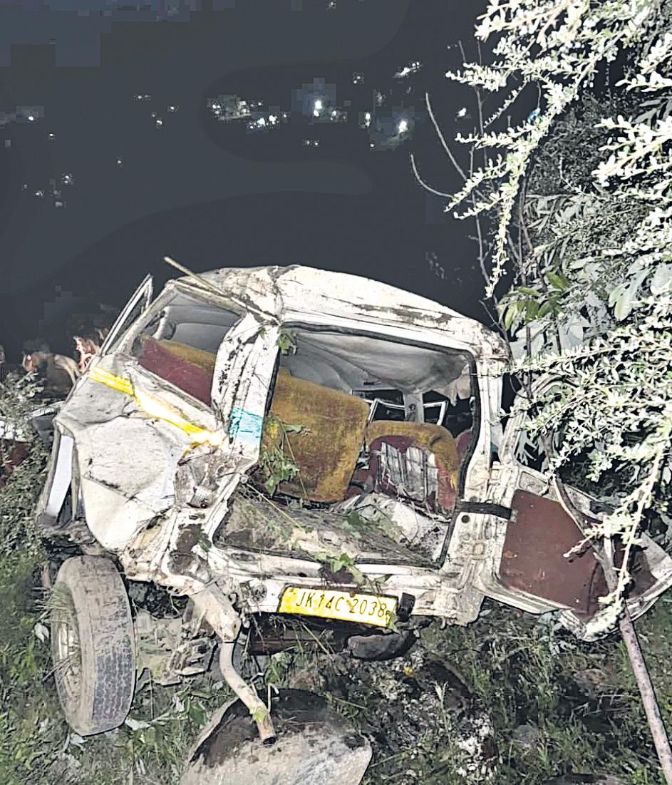 5 killed, 1 injured as vehicle falls into gorge in Ramban
