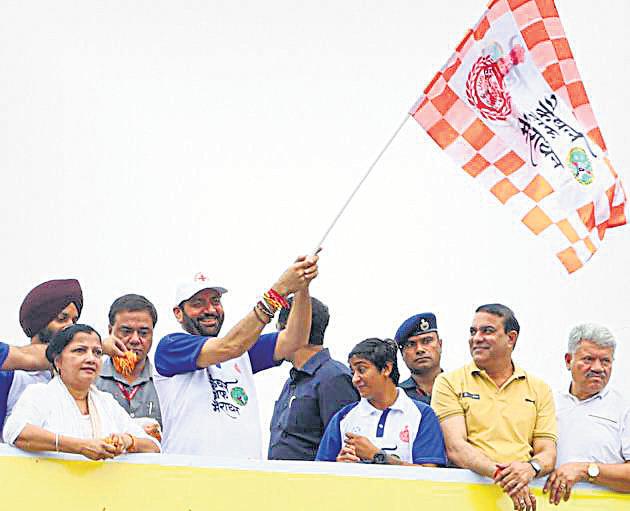 Saini flags off marathon, urges youth to stay away from drugs