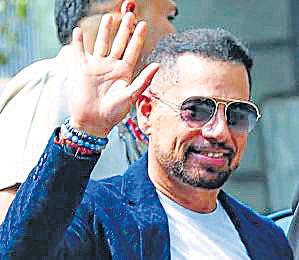 ED files charges against Vadra, seizes ₹37cr assets