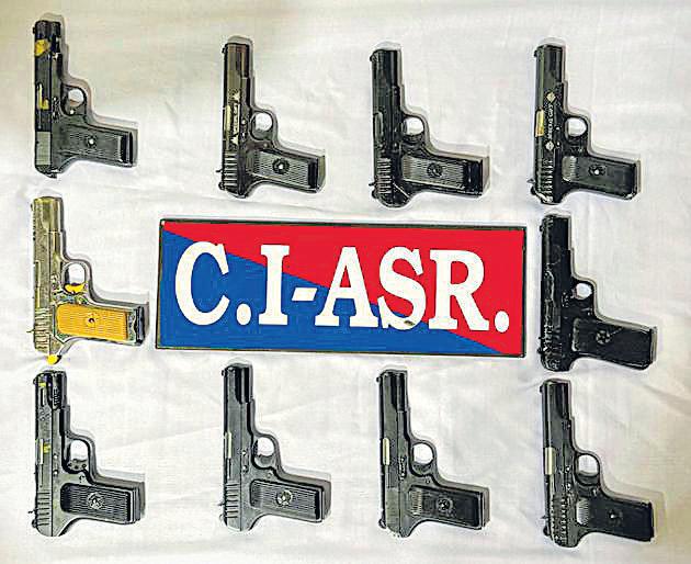 Arms smuggling ring busted, one arrested with 10 pistols