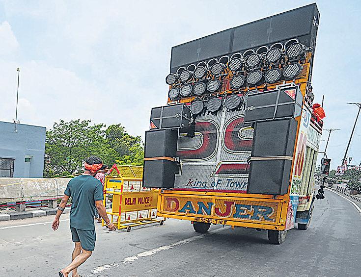 Boom box menace rattles Capital quiet