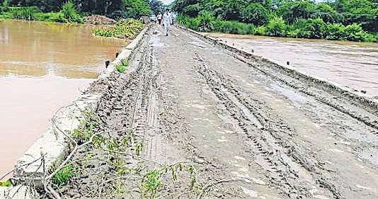 2 minor siblings missing as bike carrying four plunges into canal in Ferozepur