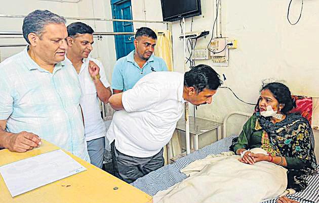Teen among 8 killed as bus falls into gorge in Mandi