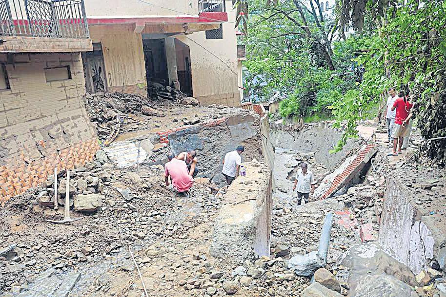 Flash flood-hit Mandi residents grappling with water shortage