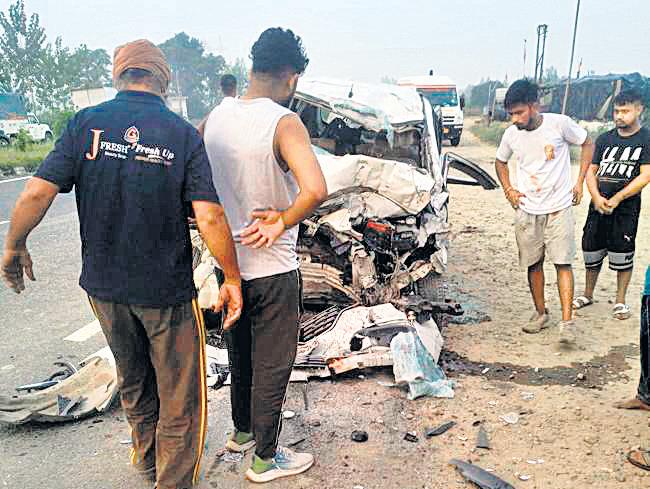 5 of Karnal family, driver killed in UP road accident