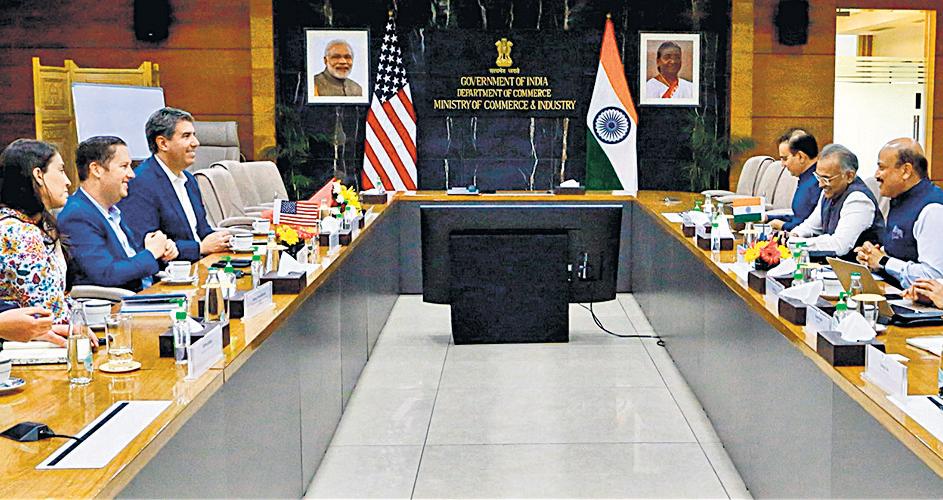 Sergio Gor, commerce secy discuss trade, investments