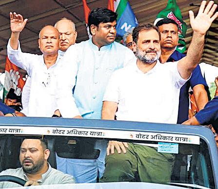 Seat pact unclear, Cong forms panel