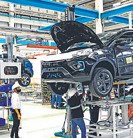UP pulls the plug on hybrid incentives, backs electrics