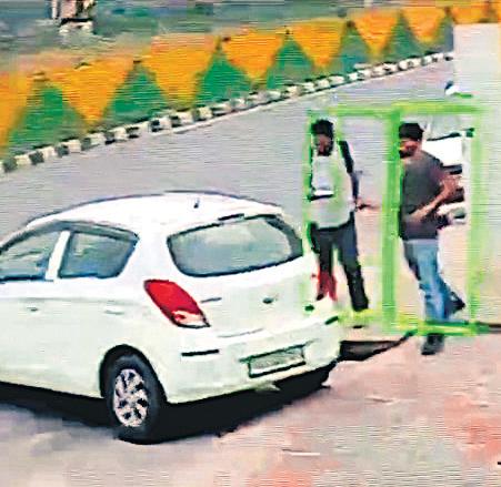 Umar seen unmasked in CP, C Delhi mosque