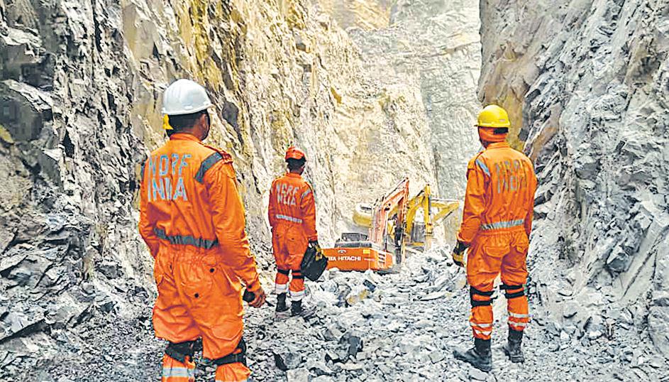 Sonbhadra stone quarry collapse toll climbs to 6