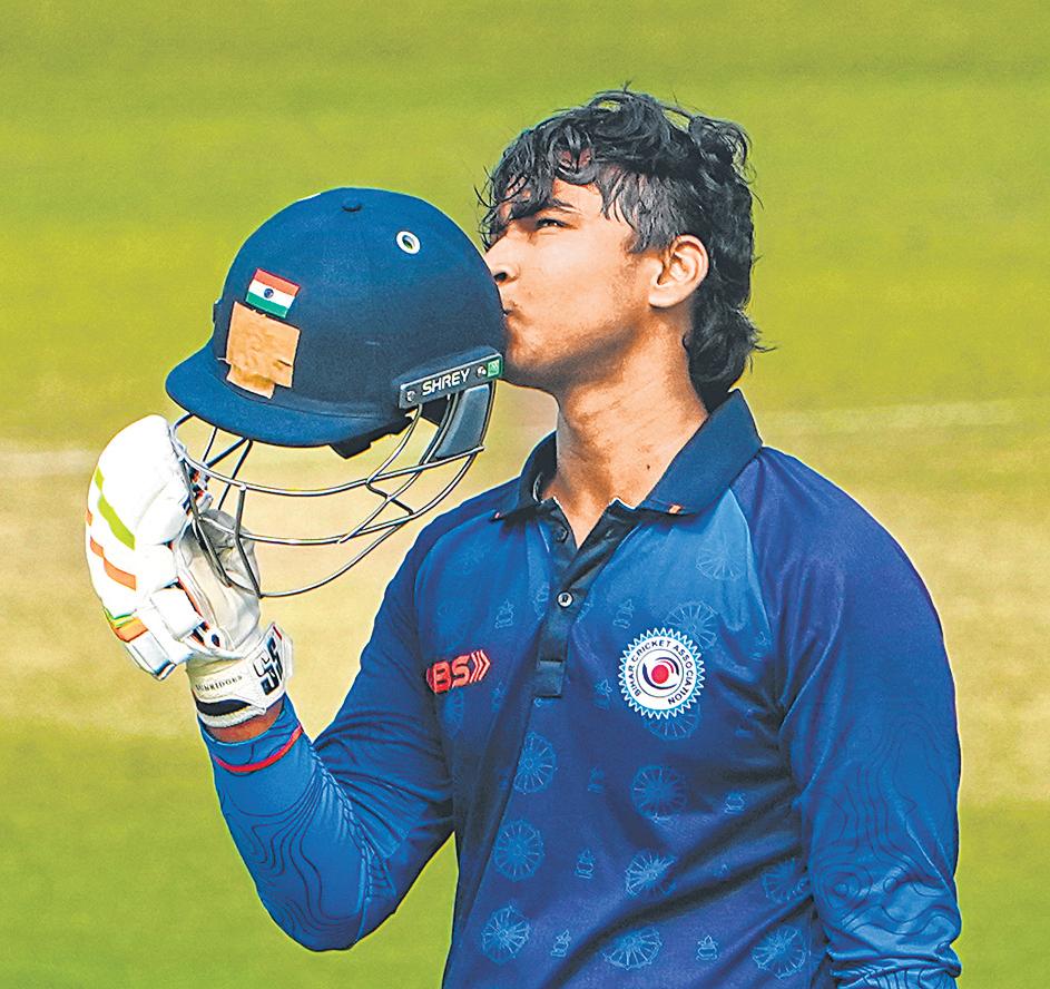 Pandya makes winning return with fiery knock