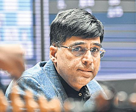 Anand, Niemann share lead on Day 1