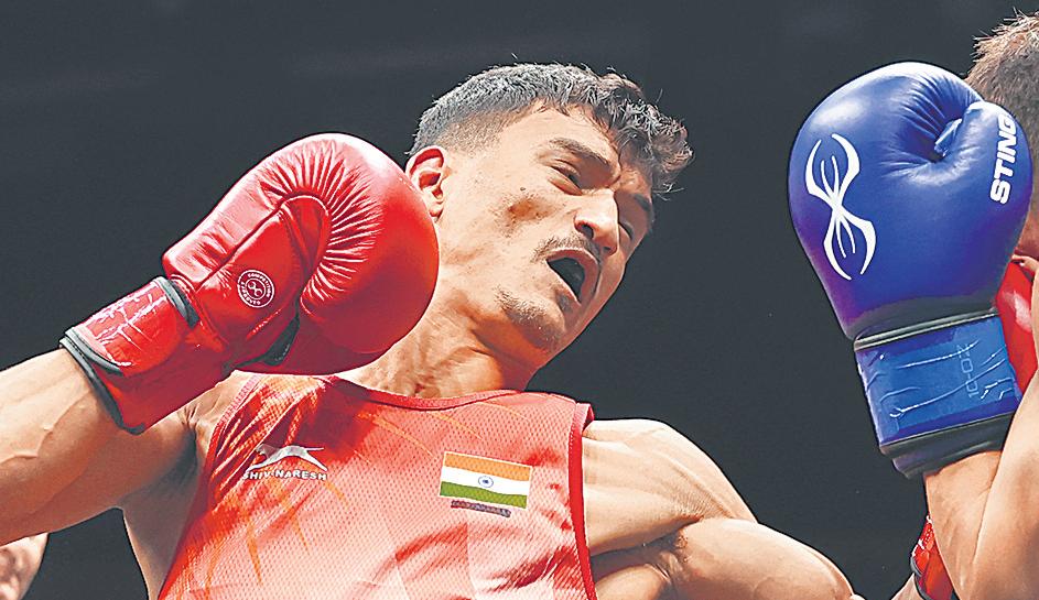 Top boxers progress, refereeing under fresh scrutiny