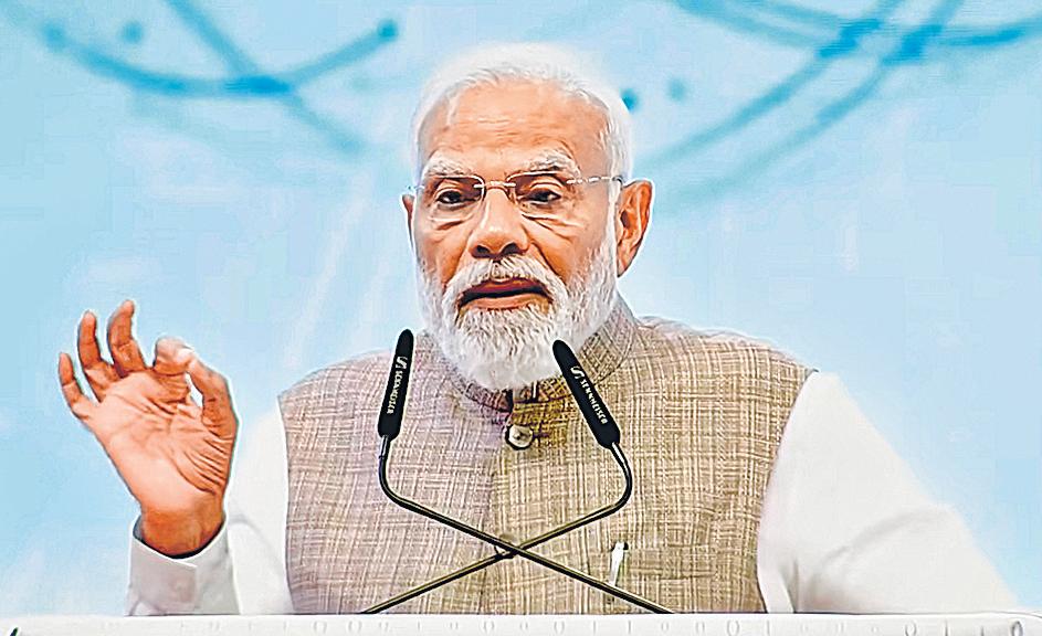 Modi tells states to take action against hoarders