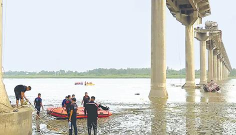 Toll rises to 17 day after Gujarat bridge collapse