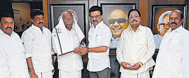 Former AIADMK leader joins DMK after party expels him