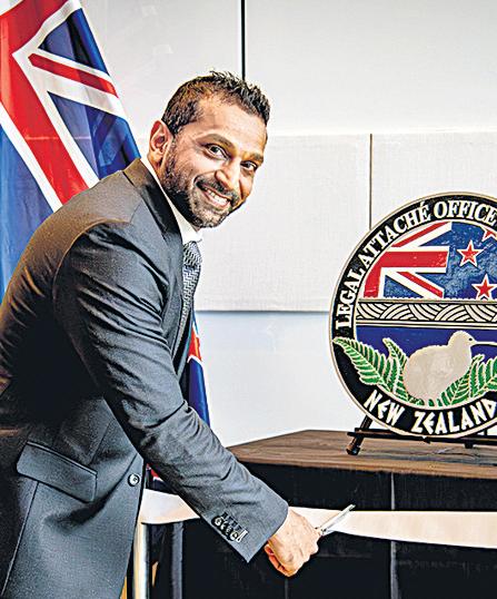 { GIFTS FOR POLICE, SPY BOSSES } FBI's Kash Patel gave New Zealand officials 3D printed guns illegal to possess under local laws