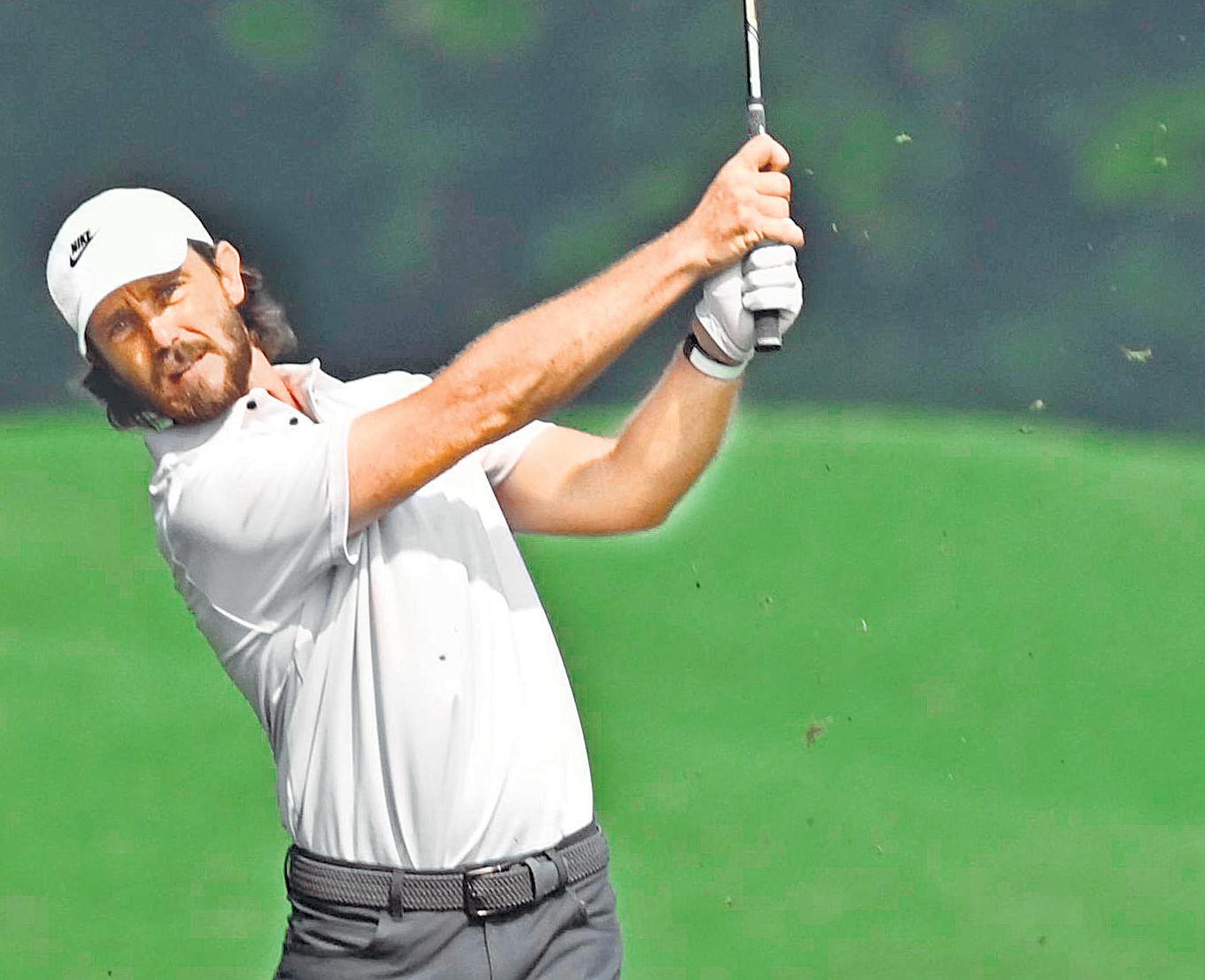 Sublime Fleetwood surges to solo lead at the halfway stage