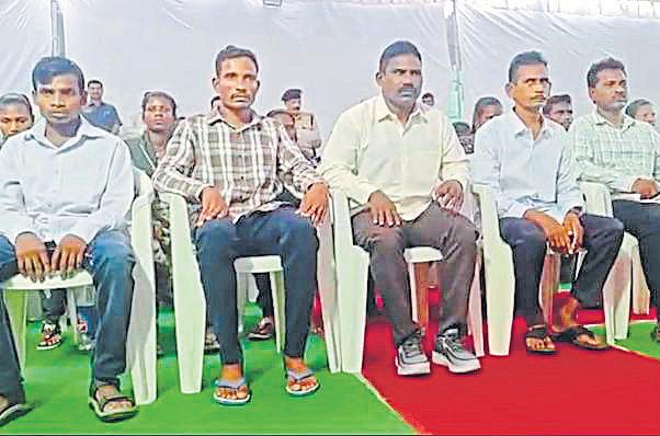 3 SENIOR LEADERS AMONG 37 MAOISTS SURRENDER IN HYD
