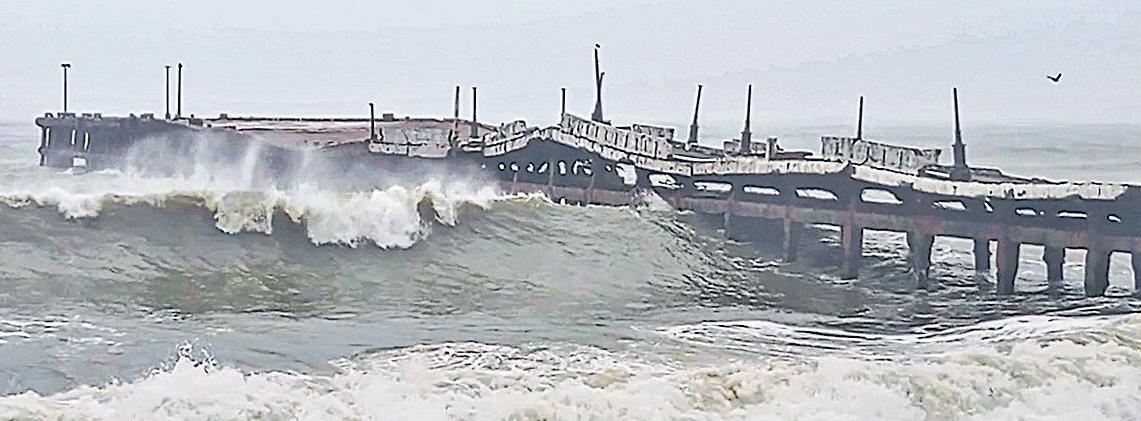 India sends relief items, rescue teams to cyclone-hit Sri Lanka