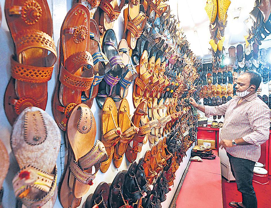 K’taka involvement in Prada deal invites Maha artisans' ire