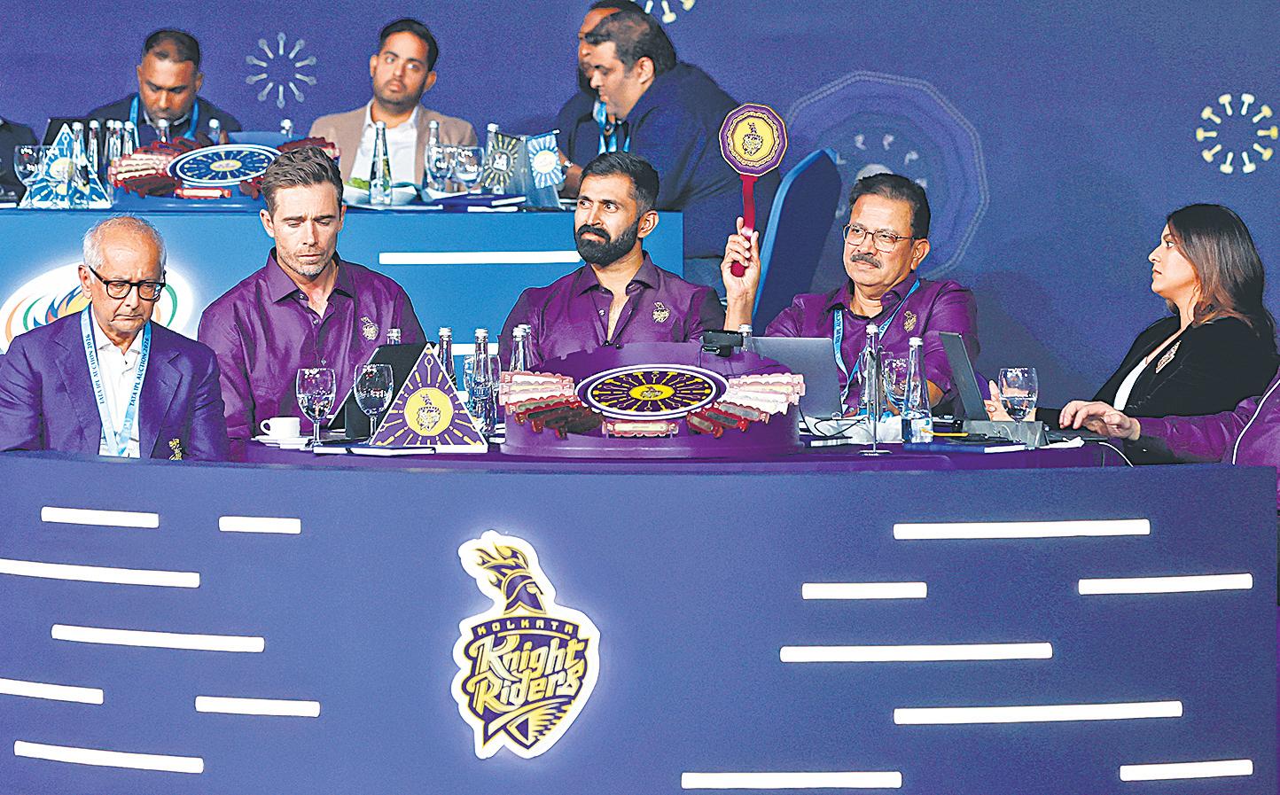 KKR, CSK revamp after past struggles