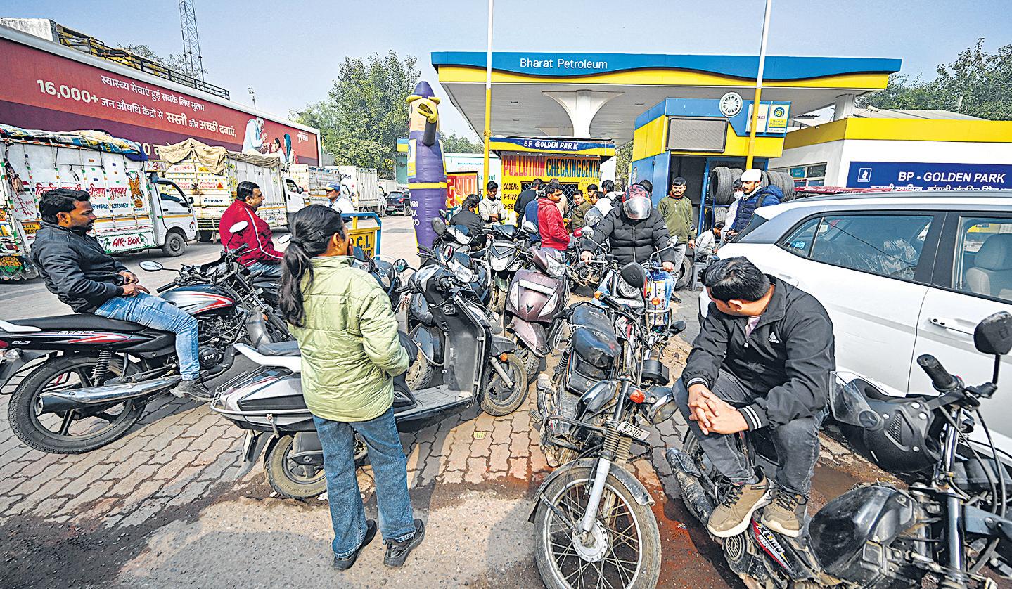 Chaos, confusion as car curbs begin; AQI spikes