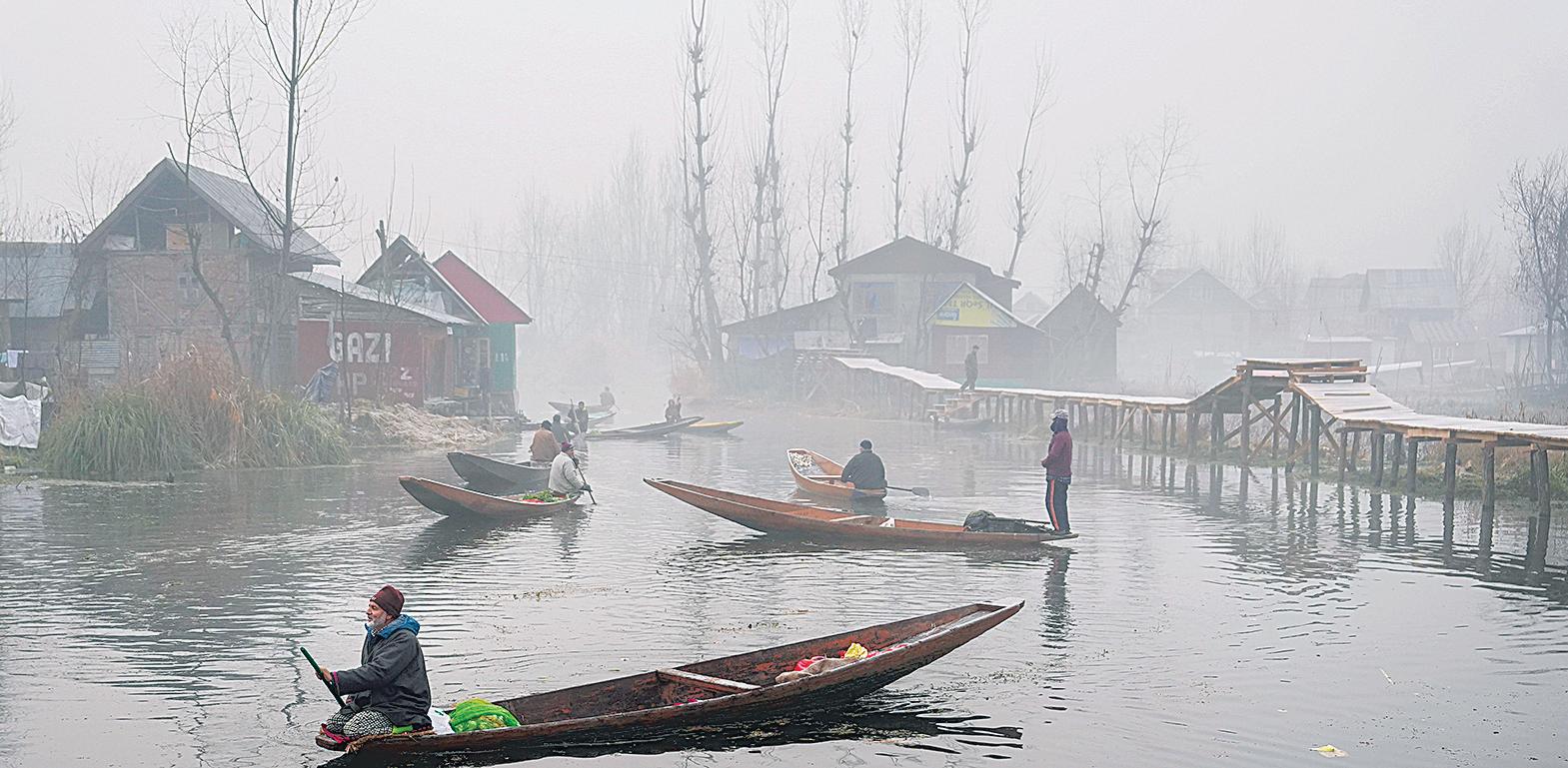 Eastern, northern parts in grip of cold wave; fog hits flights, trains