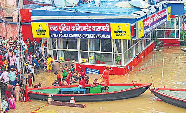 Risky: Sangam water enters Bade Hanuman temple, officials on alert