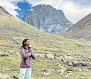 Pilgrims capture south face of Mount Kailash entirely devoid of snow