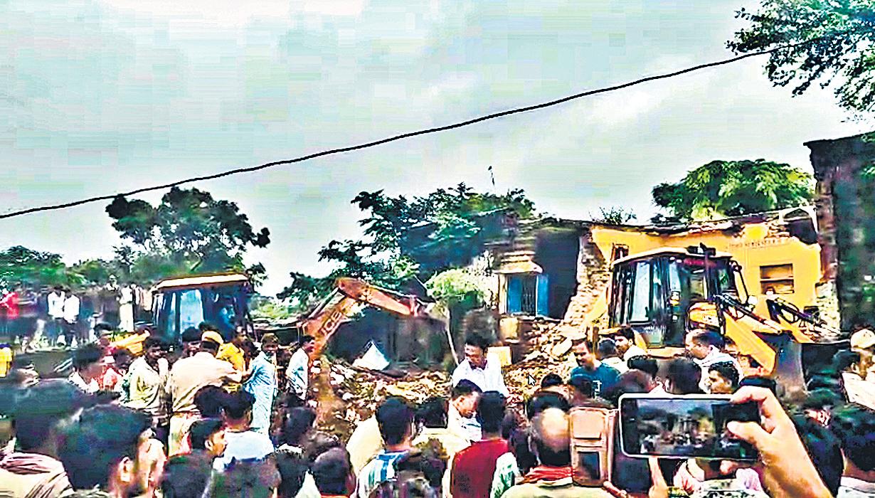 Roof of school building collapses, 7 kids dead
